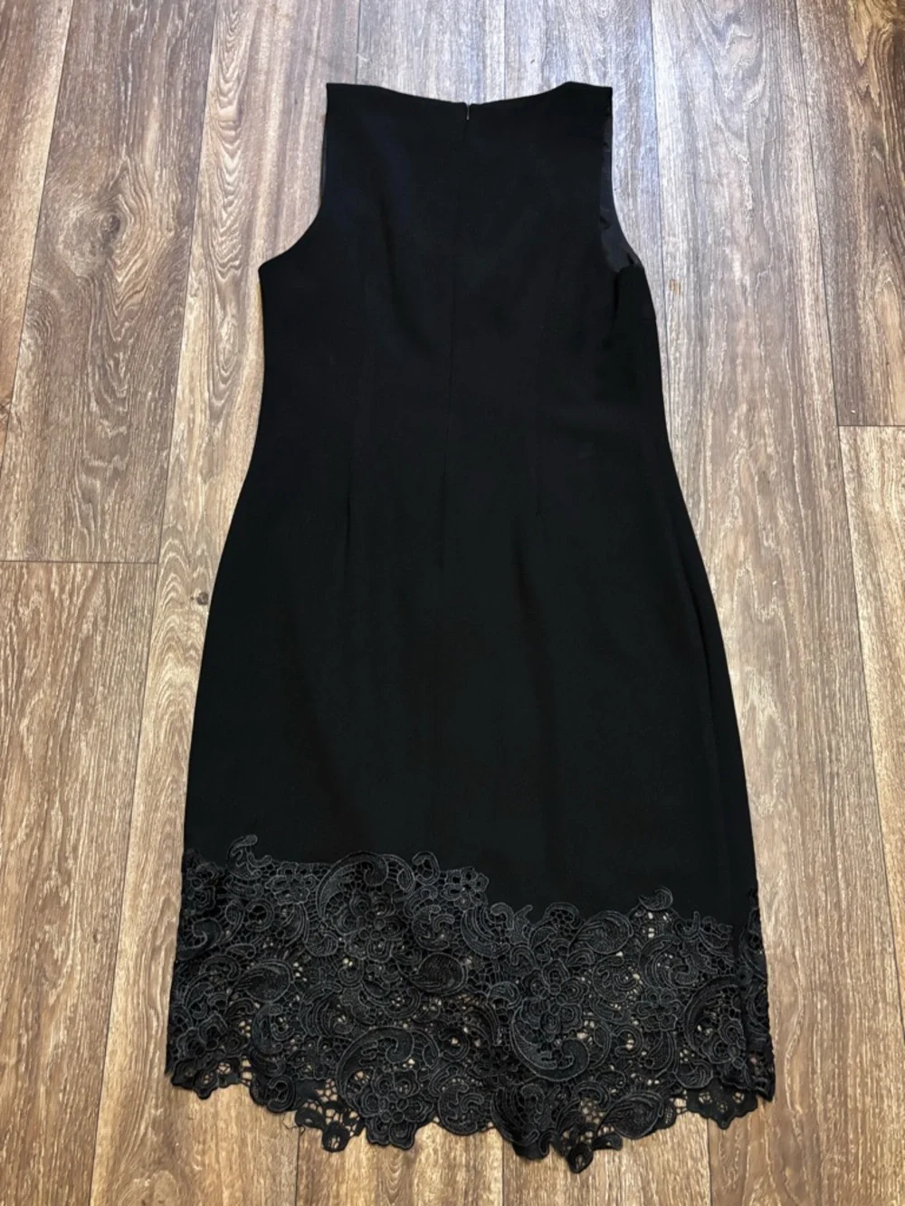 Trina Turk black sleeveless v-neck midi dress - Picture 3 of 13